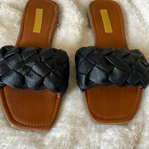 Black sandals size 7